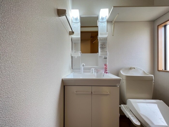 物件内観写真10　(洗髪洗面化粧台)