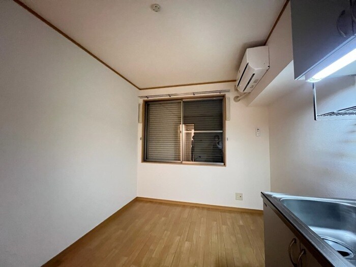 物件内観写真15　(１Ｆ・シャッター雨戸)