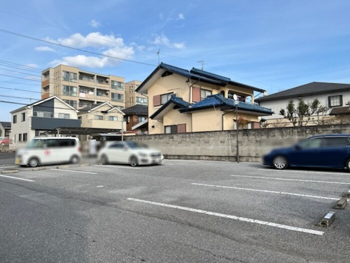 物件外観写真2　(駐車場)