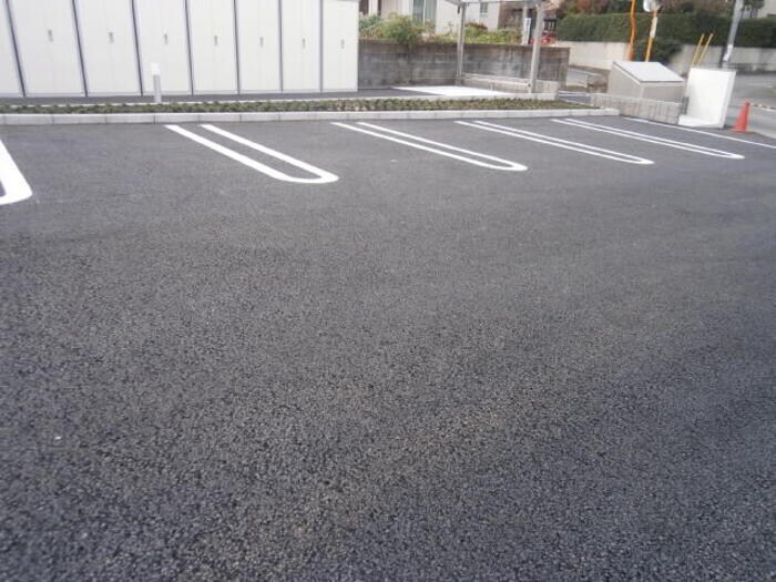 物件外観写真2　(駐車場)