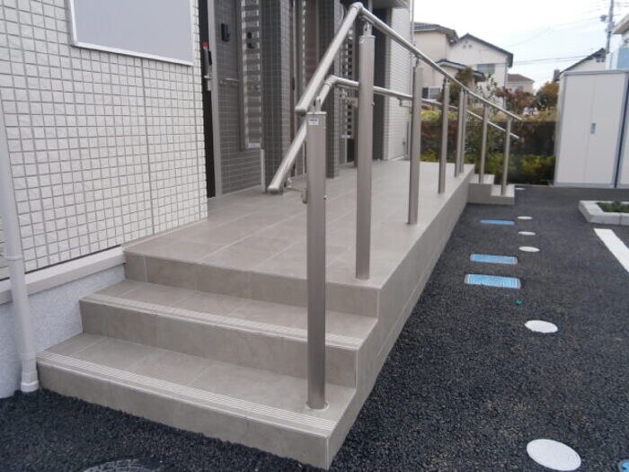 物件外観写真4　(エントランス)