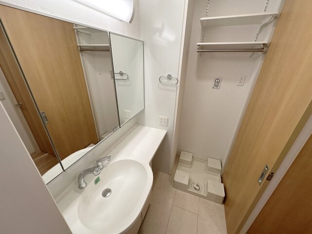 物件内観写真12　(カウンター洗面台)