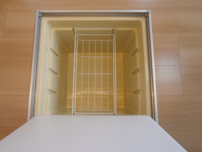 物件内観写真19　(床下収納)