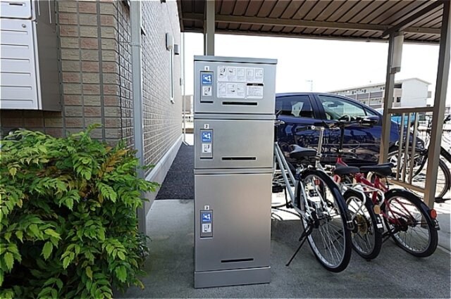 物件内観写真18　(Ａ棟側に宅配ボックス有ります)