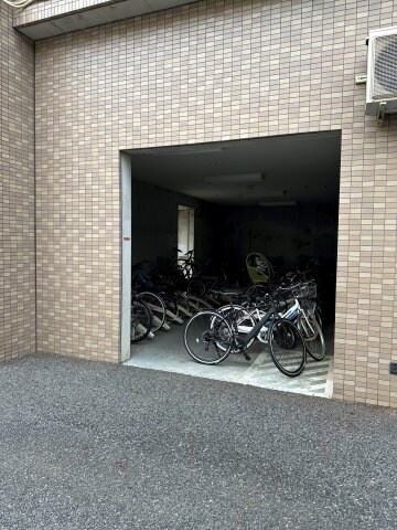 物件内観写真7　(駐輪場)