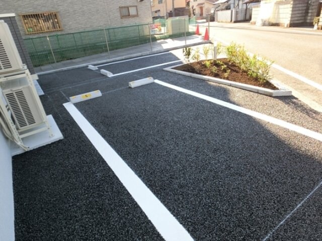 物件外観写真2　(駐車場)