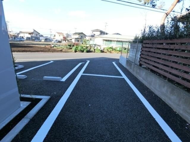 物件外観写真3　(駐車場)