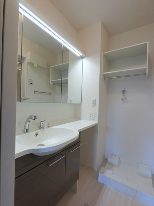 物件内観写真10　(カウンター洗面台)