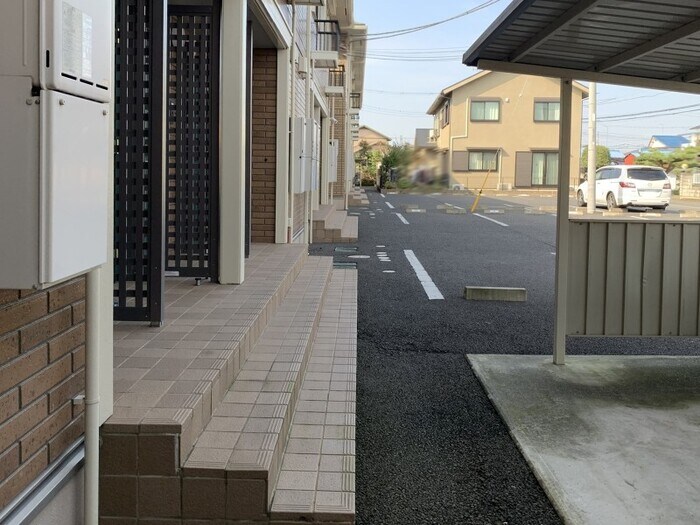 物件外観写真3　(エントランス)