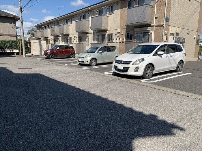 物件外観写真3　(駐車場)