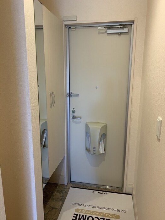 物件内観写真14　(鏡付きシューズボックス)