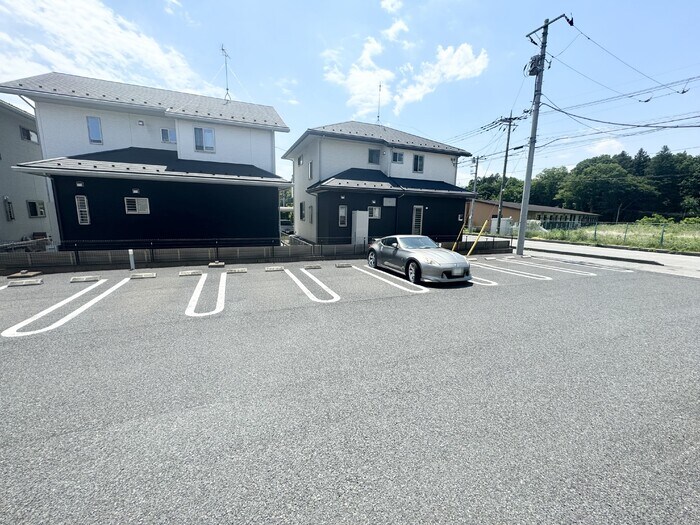 物件外観写真2　(駐車場)