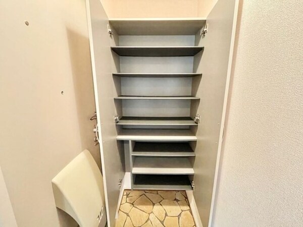 玄関(玄関 鏡付きシューズボックス)