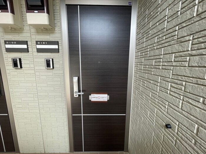 物件内観写真22　(玄関前)