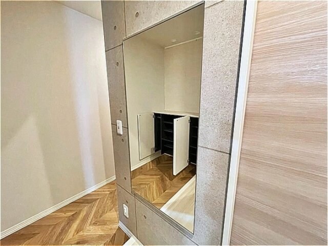 物件内観写真16　(姿見があります)