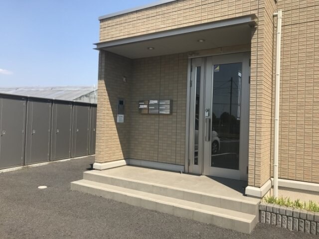 物件外観写真4　(エントランス)