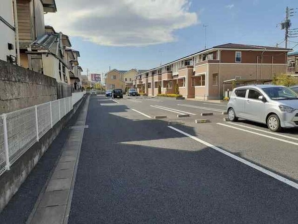 駐車場(駐車場に車を止められます)