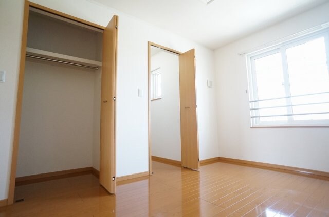 物件内観写真15　(大きなスペースがあり、収納には困りません)