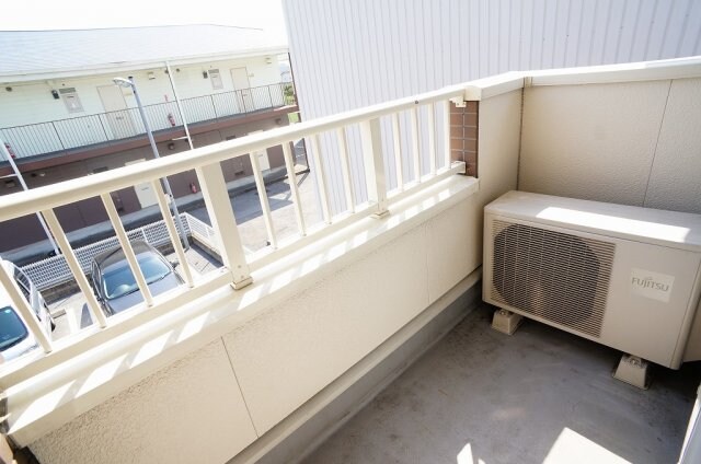 物件内観写真19　(開放的で明るい空間を演出してくれるバルコニーです)