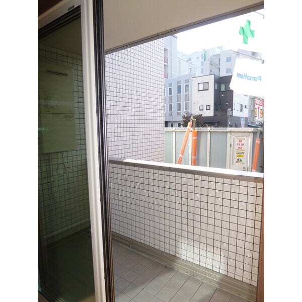 バルコニー(写真は別部屋になります。)