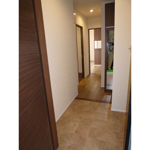 玄関(写真は別部屋になります。)