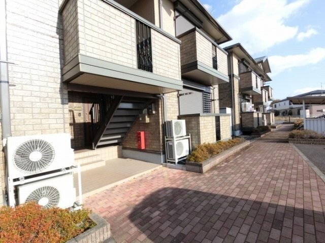 物件外観写真3　(エントランス)