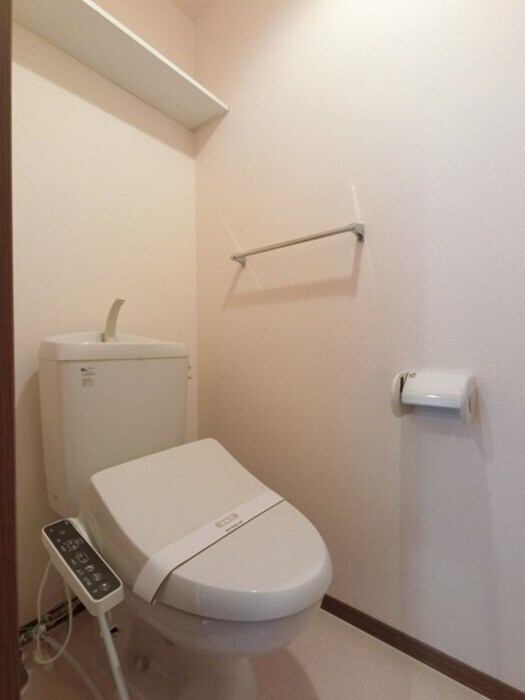 物件内観写真10　(トイレ 温水洗浄暖房便座付き)