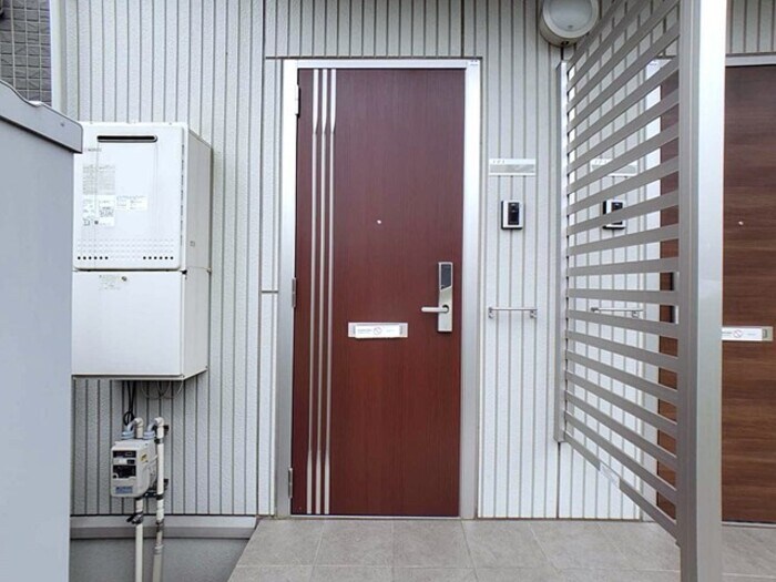 物件内観写真20　(玄関前)