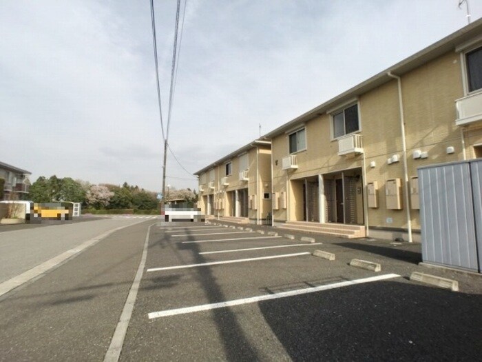 物件外観写真2　(駐車場)