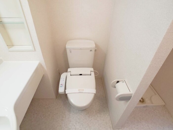 物件内観写真11　(温水洗浄暖房便座)