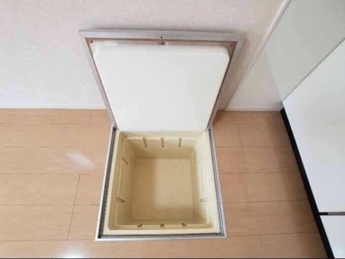物件内観写真16　(床下収納)