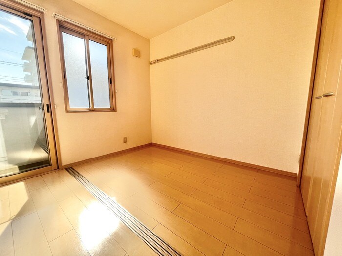 物件内観写真10　(洋室)