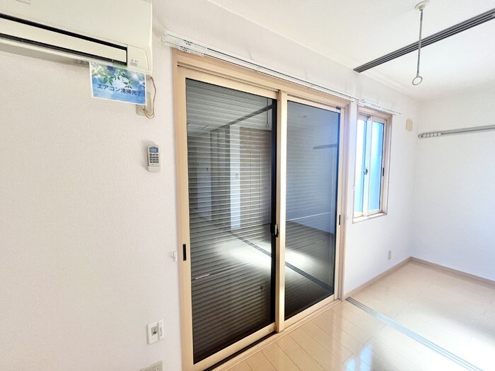 物件内観写真18　(シャッター雨戸)