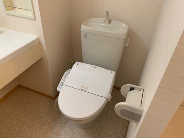 トイレ(温水暖房便座付きトイレ)
