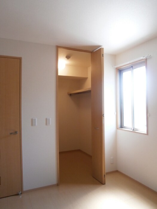 物件内観写真12　(ウォークインクローゼット)