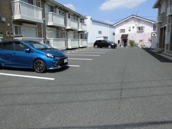 物件外観写真3　(駐車場)