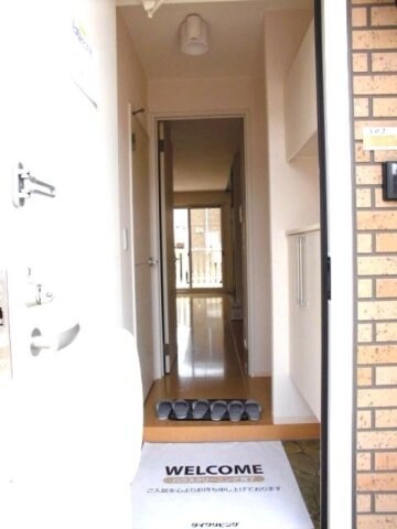 物件内観写真13　(玄関)