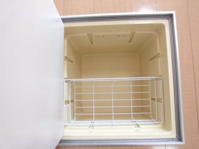 物件内観写真18　(床下収納)