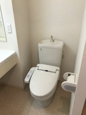 物件内観写真12　(温水洗浄暖房便座)