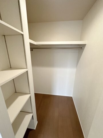 物件内観写真8　(ウォークインクローゼットです！)