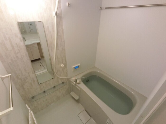 物件内観写真9　(換気暖房乾燥機付浴室)