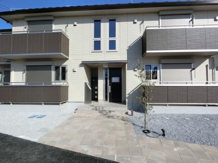 物件外観写真4　(エントランス)