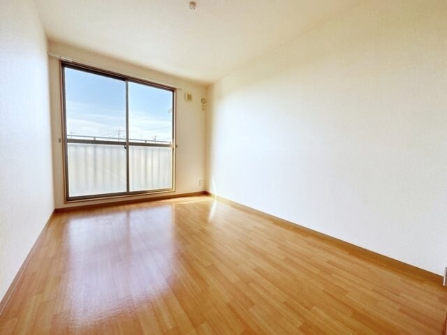 物件内観写真10　(洋室（別部屋）)