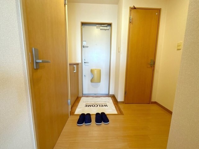 物件内観写真19　(玄関の中)