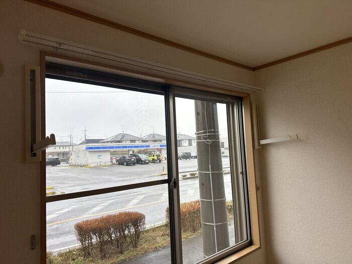 物件内観写真25　(室内物干し)