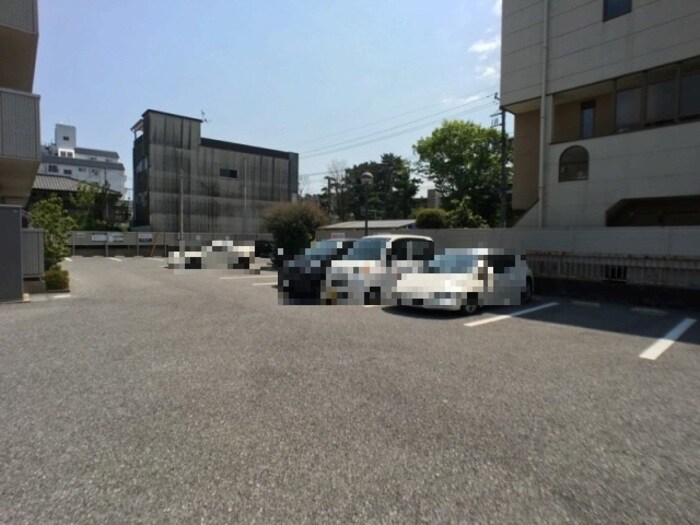 物件外観写真2　(駐車場)