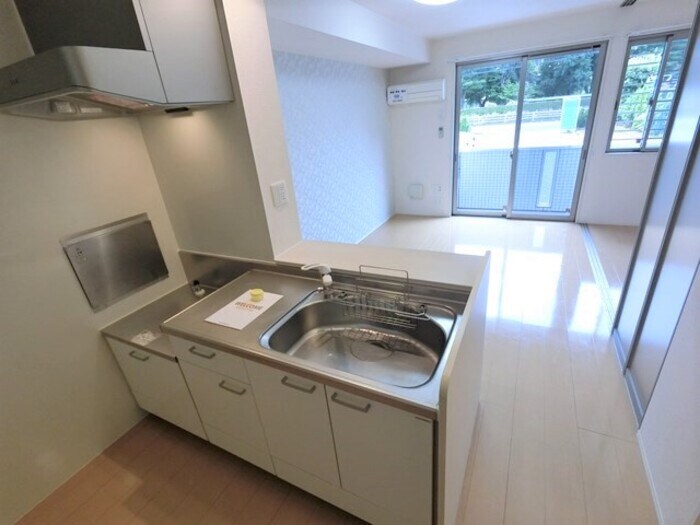 物件内観写真7　(床下収納付き対面式キッチン)