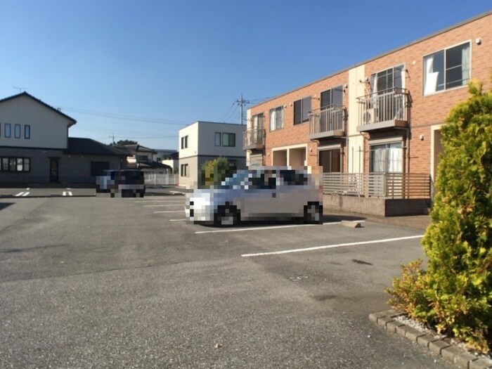 物件外観写真2　(駐車場)