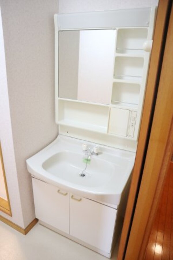 独立洗面台(※退去前の為、同ﾀｲﾌﾟのお部屋です)