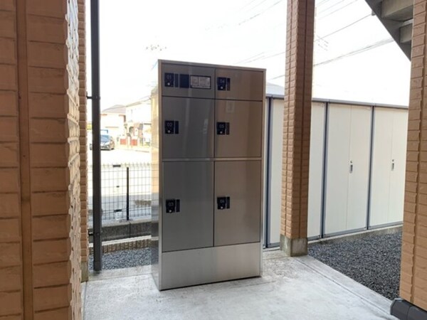 階段下に宅配ボックス設置しました